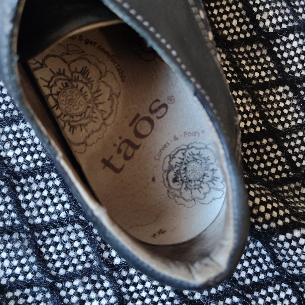 Taos Jive Oxford Women's Heeled Shoes - Picture 2 of 3